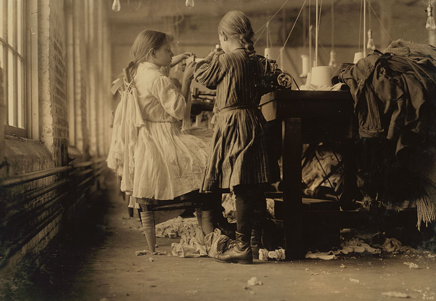 Two of the tiny workers, a reveler and a looper in Loudon hosiery mills. Location: Loudon, Tennessee