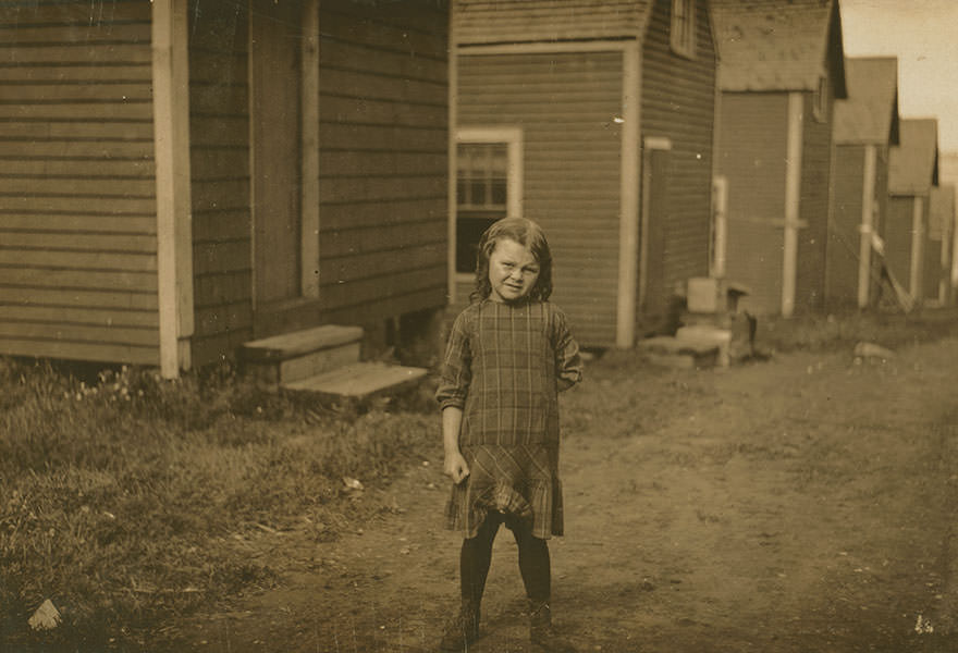 Elsie Shaw, a 6 year old cartoner during the summer. [her father] asked me to take some photos of her, as he has her do a singing act in vaudeville in the winter, “and she’s old enough now to go through the audience and sell her own photos.” Location: Eastport, Maine