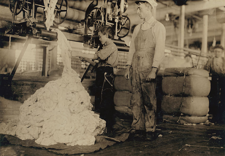 Young boy on warping machine elk cotton mills. Location: Fayetteville, Tennessee