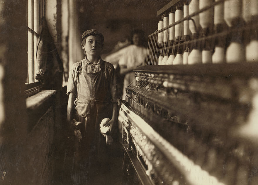 A young doffer working in central mills. Location: Sylacauga, Alabama