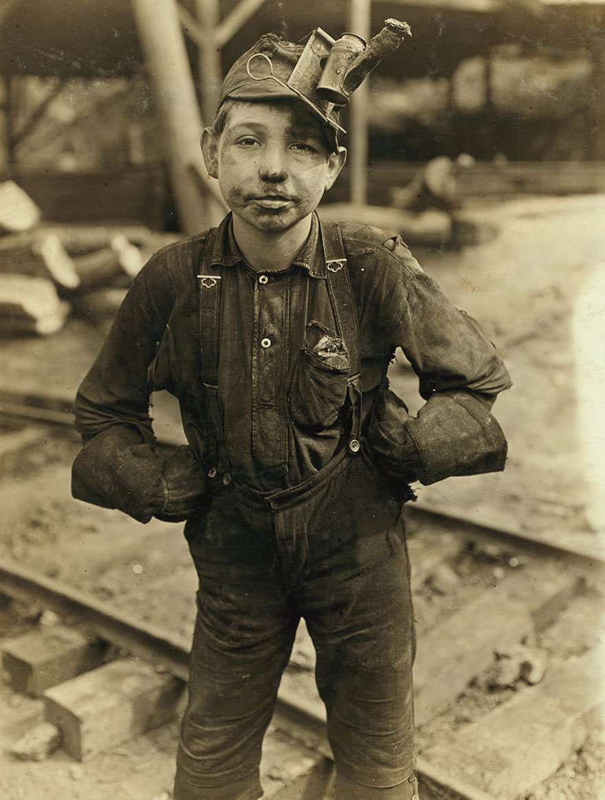 Tipple boy, turkey knob mine, MacDonald, w. Va. Witness e.n. Clopper. Location: MacDonald, west Virginia