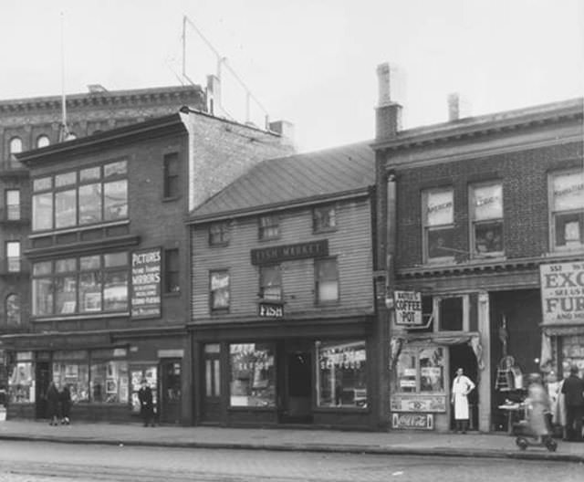 550 West 125th Street, Battle's Coffee Pot