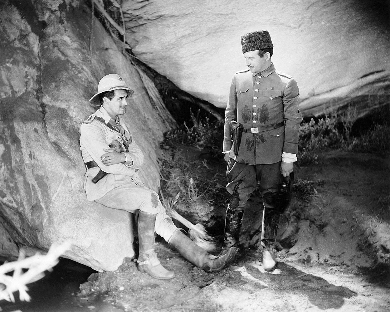 Cary Grant and Claude Rains in The last outpost, 1935