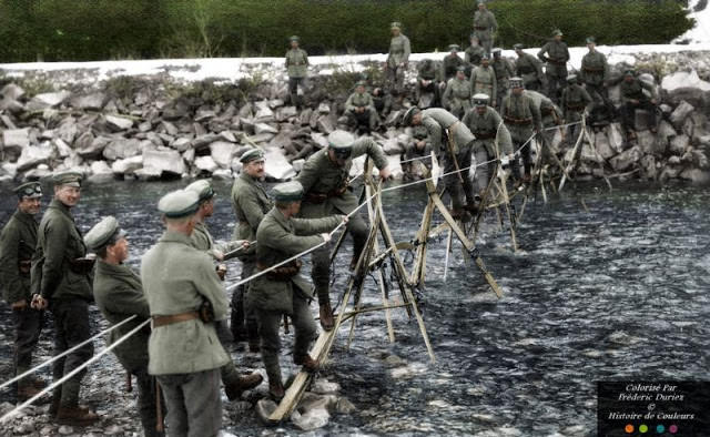 Fabulous example of an emergency bridge build by ski-troops of the Alpenkorps, 1915