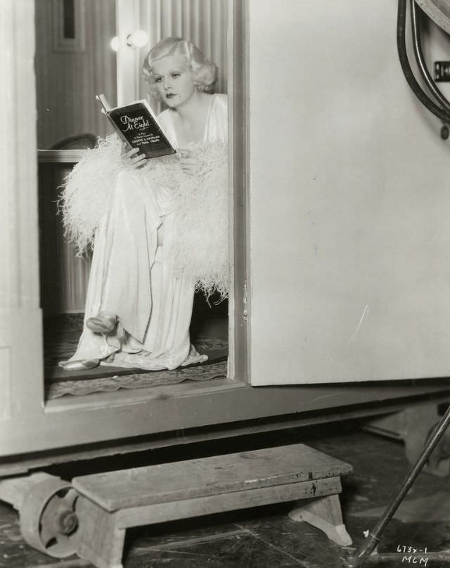 Hollywood's Sex Goddess: 50+ Glamorous Photos Of Jean Harlow From Her Career