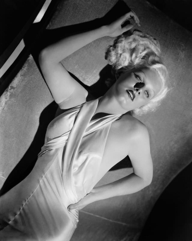 Hollywood's Sex Goddess: 50+ Glamorous Photos Of Jean Harlow From Her Career