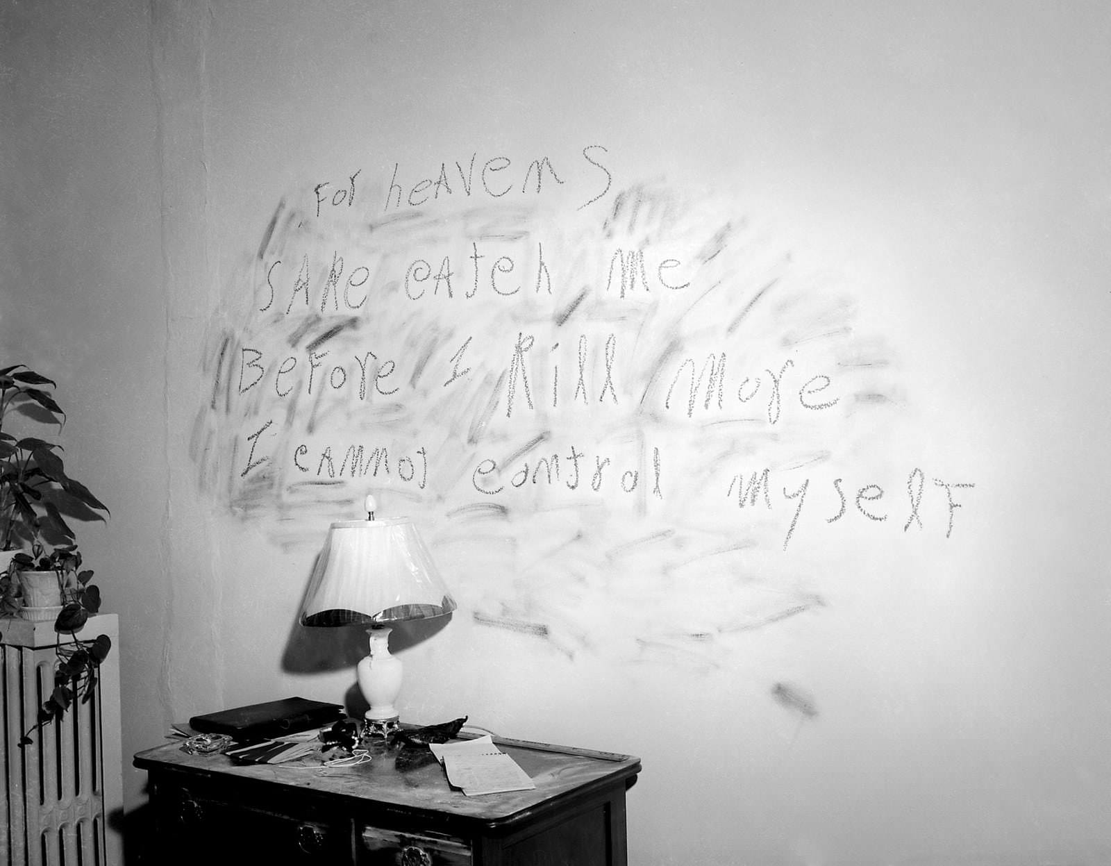 The childlike scrawl which reads, “For heavens sake catch me before I kill more. I cannot control myself,” written by the Lipstick Killer in 1946