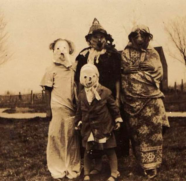 Terrifying Halloween costumes from 1925