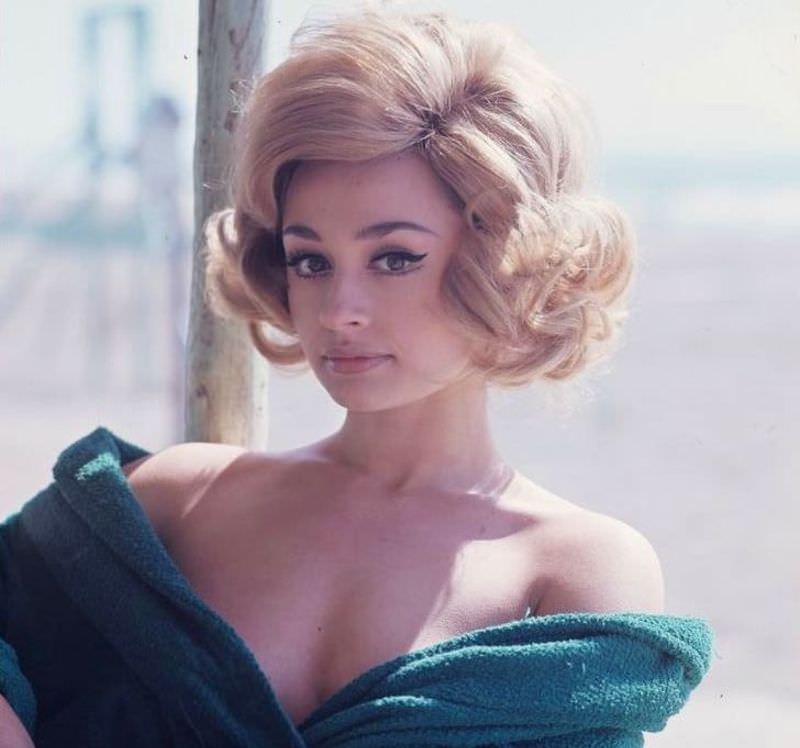 Italian Classic Beauty: 50+ Gorgeous Color Photos Of Raffaella Carrà From Her Career