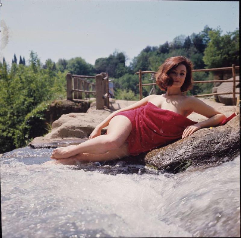 Italian Classic Beauty: 50+ Gorgeous Color Photos Of Raffaella Carrà From Her Career