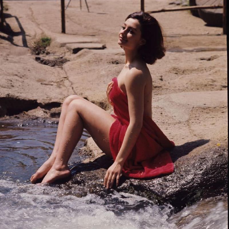 Italian Classic Beauty: 50+ Gorgeous Color Photos Of Raffaella Carrà From Her Career