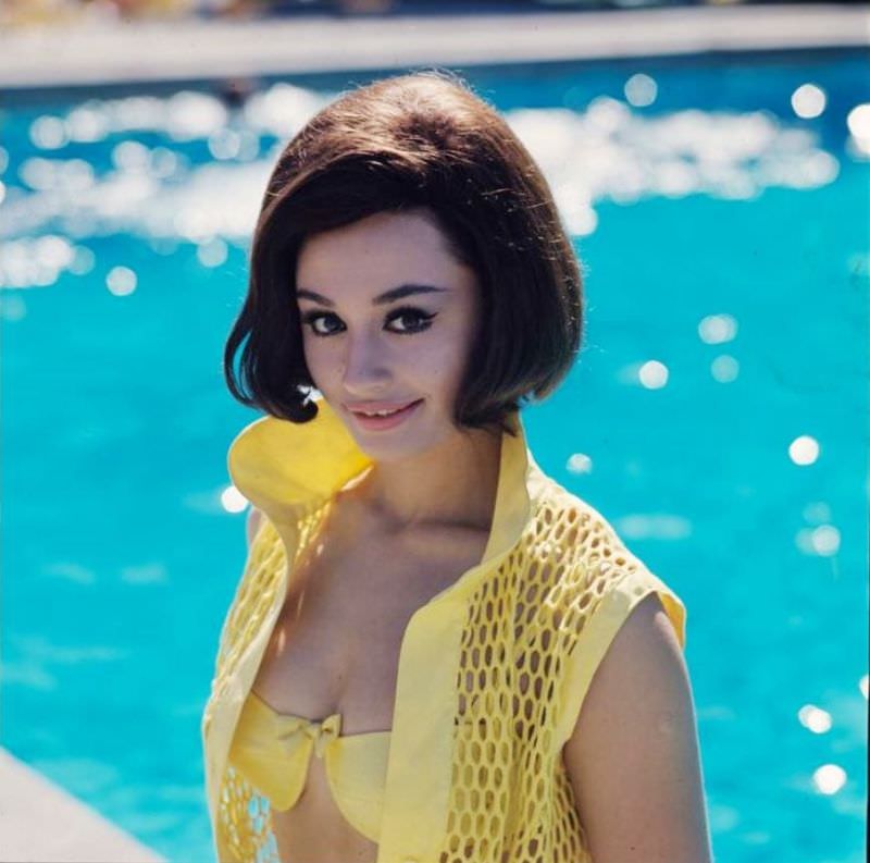 Italian Classic Beauty: 50+ Gorgeous Color Photos Of Raffaella Carrà From Her Career