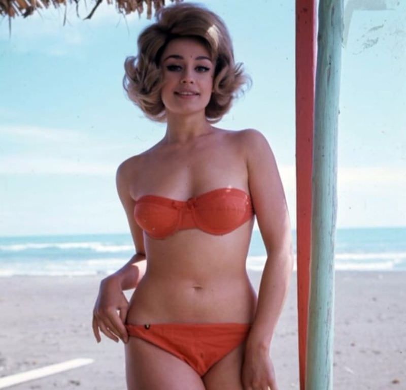 Italian Classic Beauty: 50+ Gorgeous Color Photos Of Raffaella Carrà From Her Career