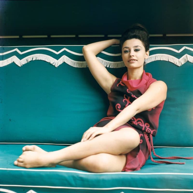 Italian Classic Beauty: 50+ Gorgeous Color Photos Of Raffaella Carrà From Her Career