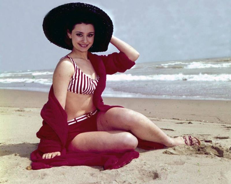 Italian Classic Beauty: 50+ Gorgeous Color Photos Of Raffaella Carrà From Her Career