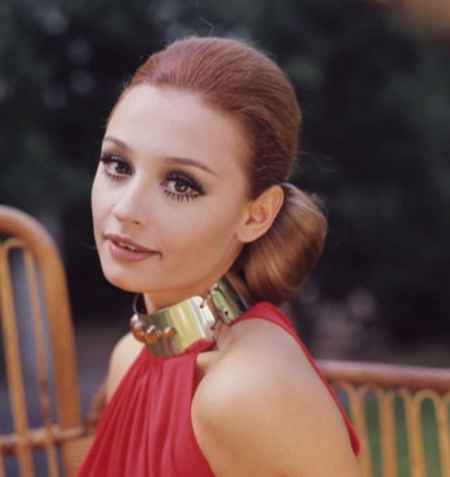 Italian Classic Beauty: 50+ Gorgeous Color Photos Of Raffaella Carrà From Her Career