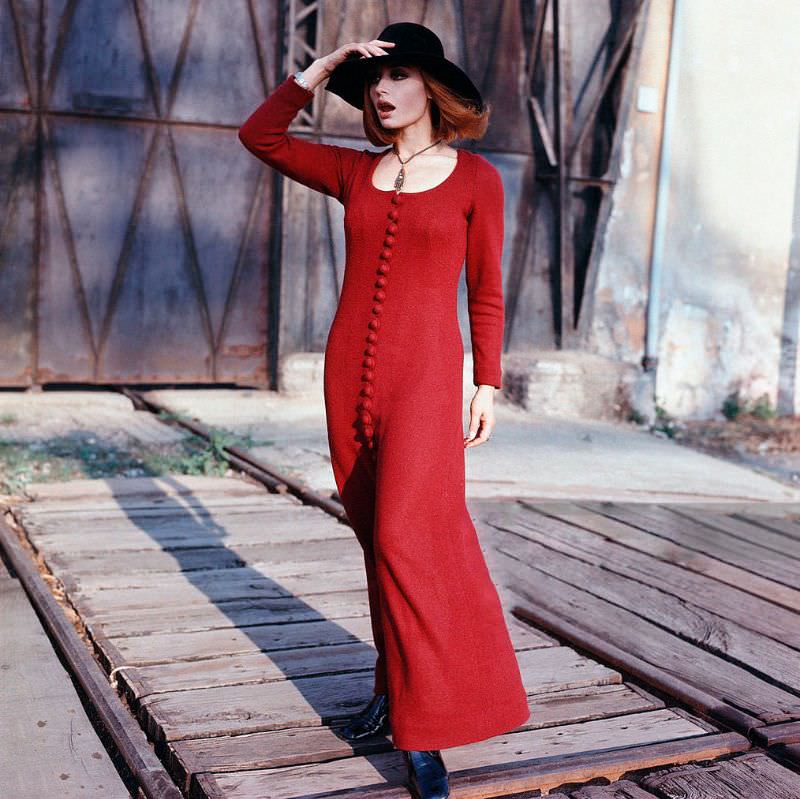 Italian Classic Beauty: 50+ Gorgeous Color Photos Of Raffaella Carrà From Her Career