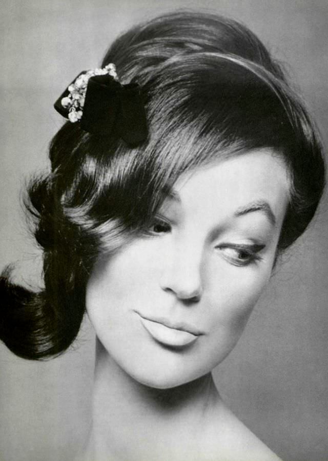 Ivy Nicholson in evening coiffure by Carita, 1959