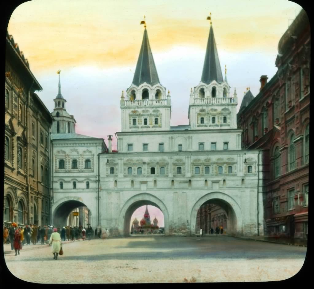 Resurrection or Iversky gate (destroyed in 1931).