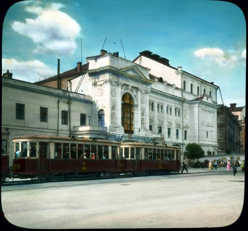 The Second Moscow Art Theatre (then Central Children’s Theatre).