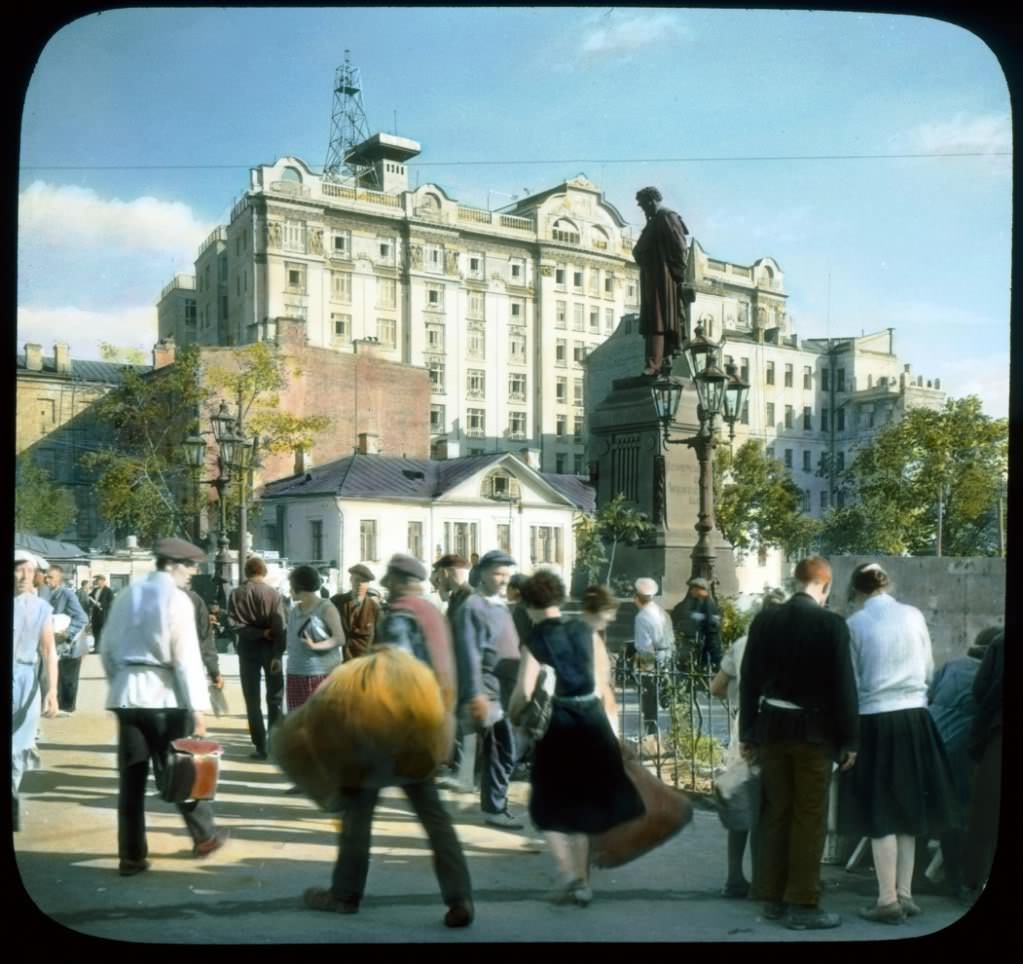 Strastnaya square (where the giant lion was sleeping).