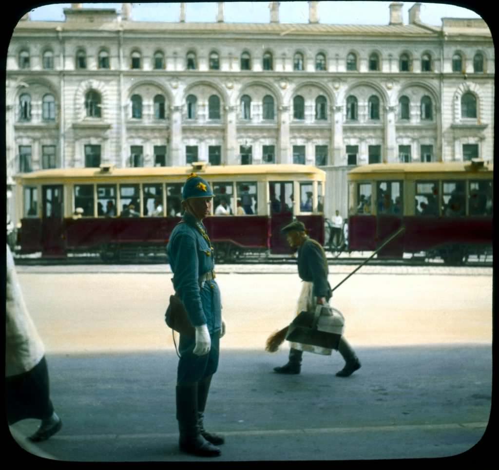 Moiseevskaya square.