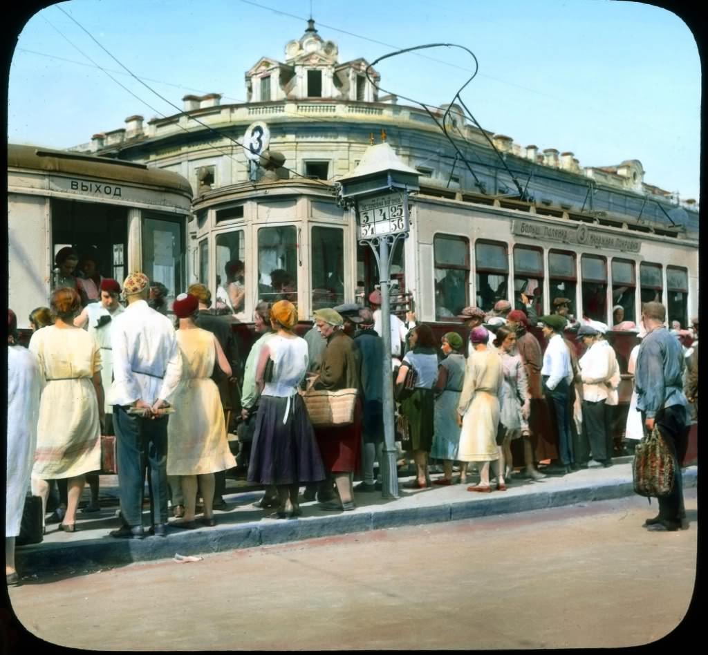 Tram station on the Moiseevskaya square