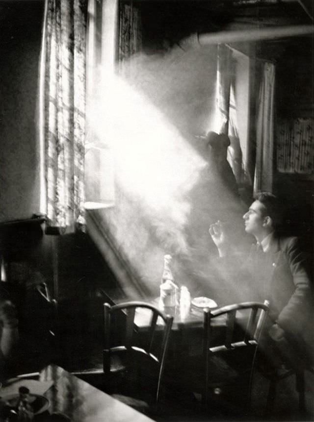 Café, Paris, 1930