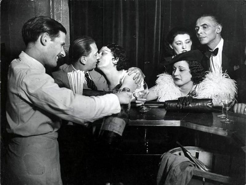Parisian bar, 1935