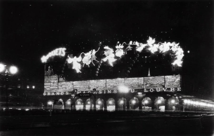 Les Grands Magasins du Louvre in 1925