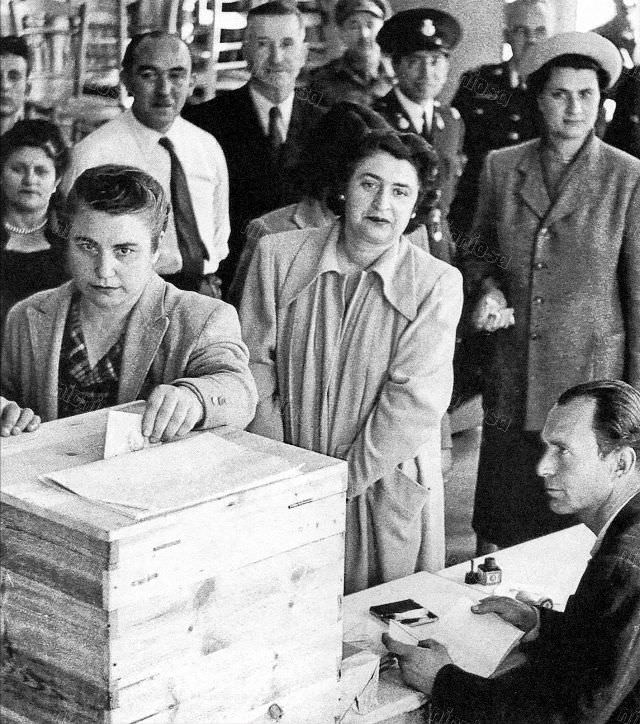 Athenians vote in the municipal elections, 1951
