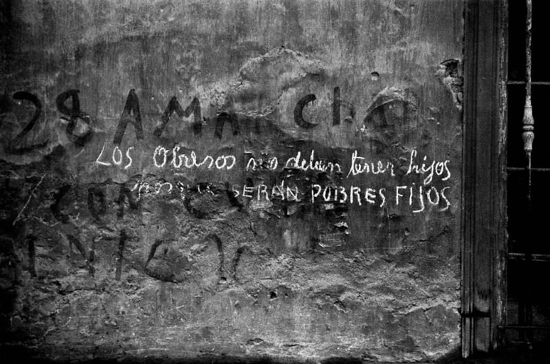 Santiago, Chile, 1962. The writing says: “The workers shouldn’t have children because they’ll always be poor.”