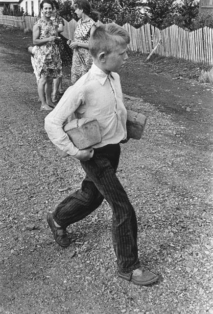 On the 1st of May parade. Ice cream, 1950 - Yury Krivonosov