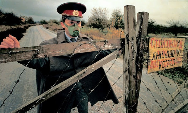 80 km away from the Chernobyl NPP, Ukraine, 1989 - Igor Kostin