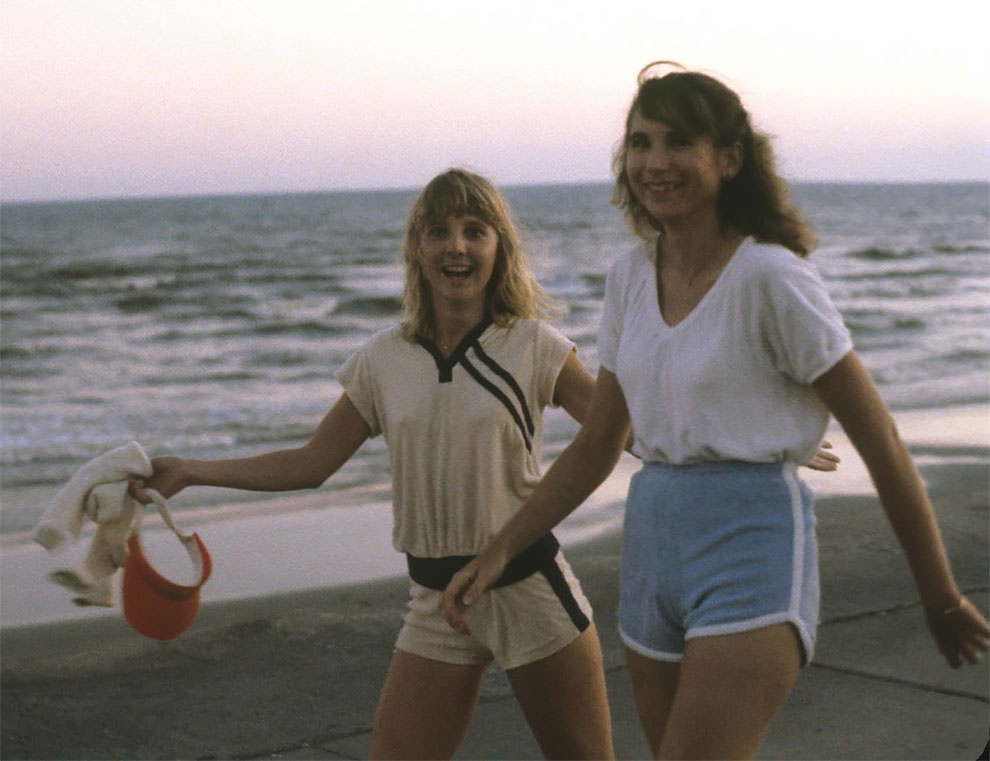 50+ Nostalgic Photos Of Teenage Girls Enjoying At Texas Beaches During The 1980s