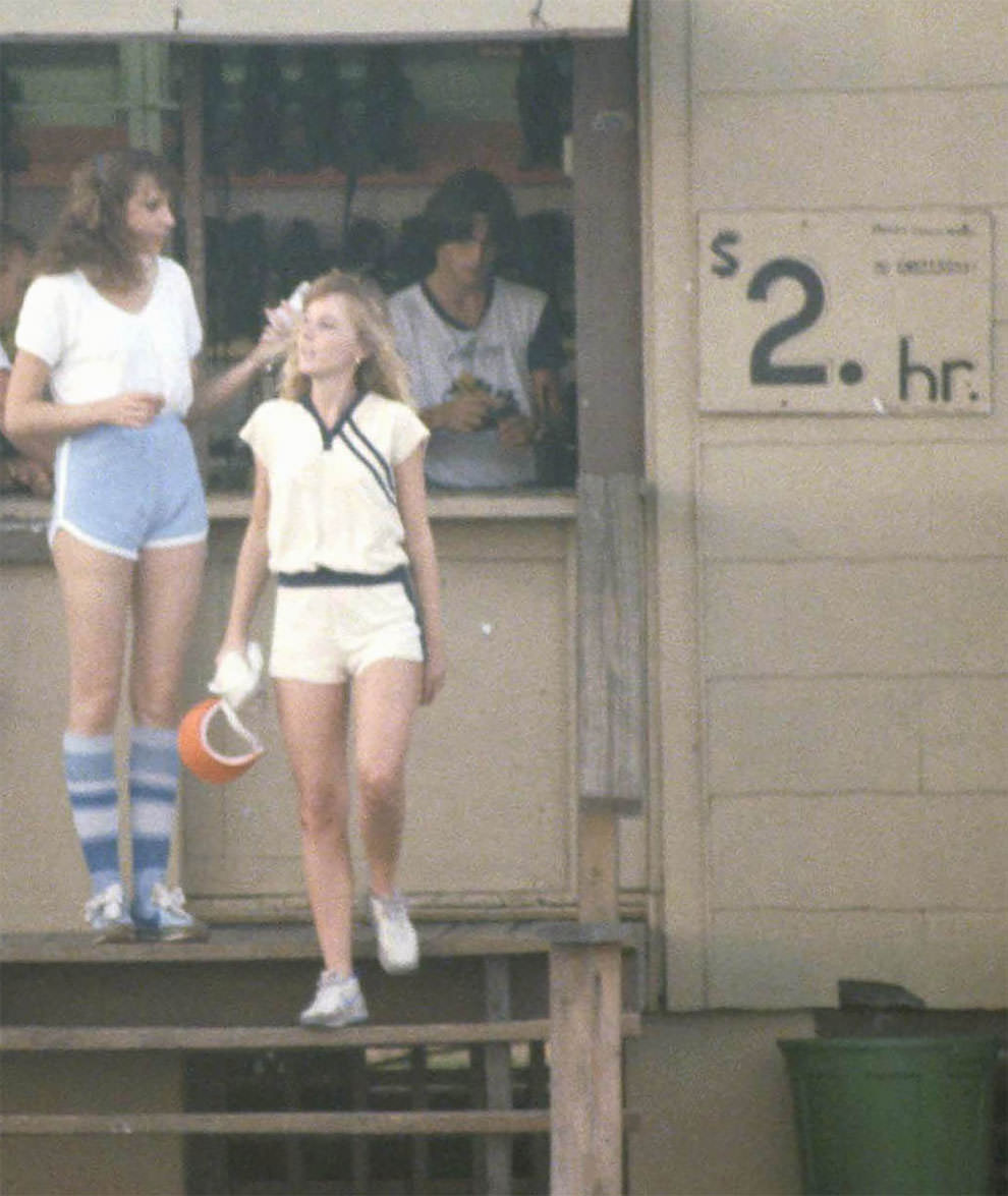 50+ Nostalgic Photos Of Teenage Girls Enjoying At Texas Beaches During The 1980s