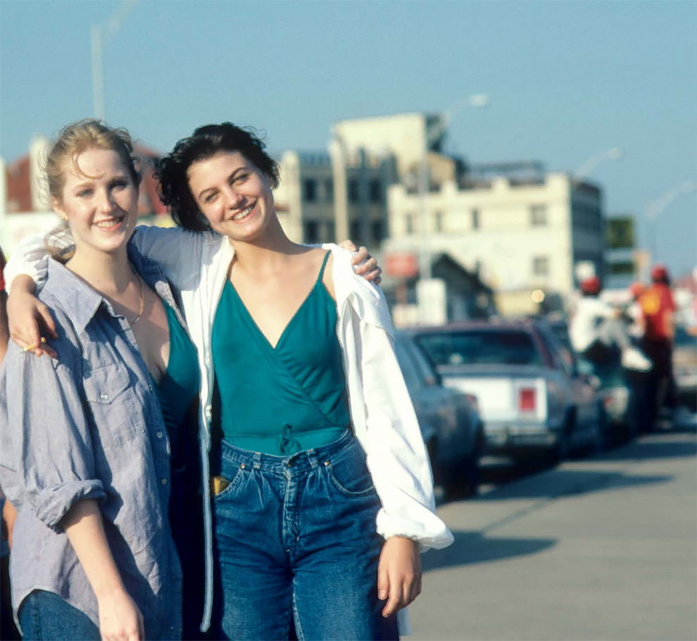 50+ Nostalgic Photos Of Teenage Girls Enjoying At Texas Beaches During The 1980s