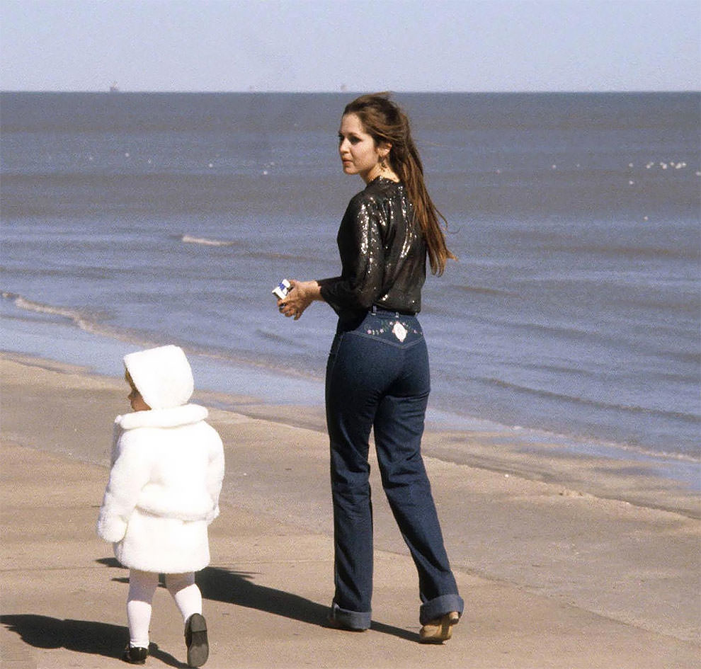 50+ Nostalgic Photos Of Teenage Girls Enjoying At Texas Beaches During The 1980s