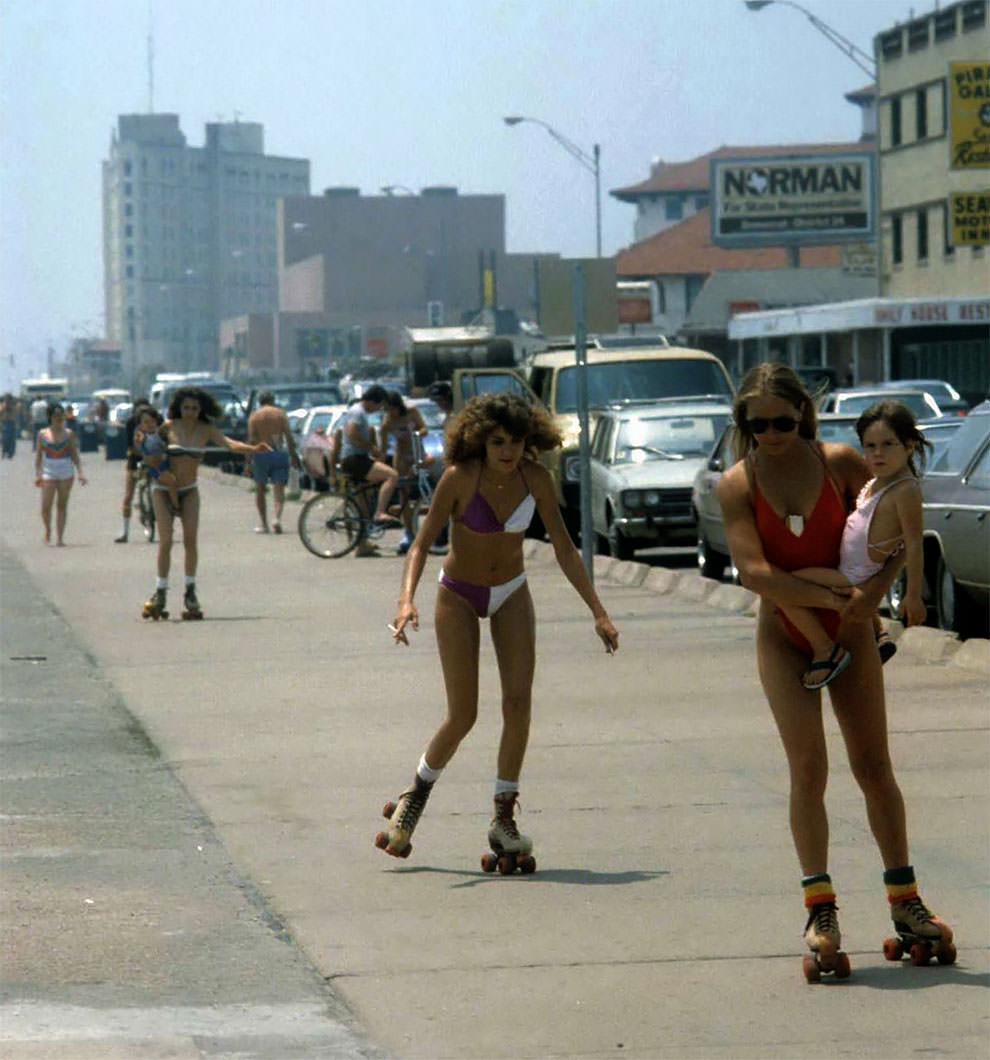 50+ Nostalgic Photos Of Teenage Girls Enjoying At Texas Beaches During The 1980s