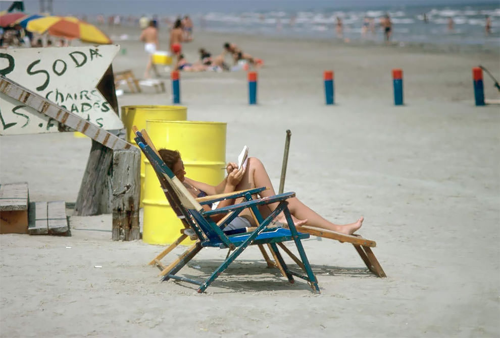 50+ Nostalgic Photos Of Teenage Girls Enjoying At Texas Beaches During The 1980s