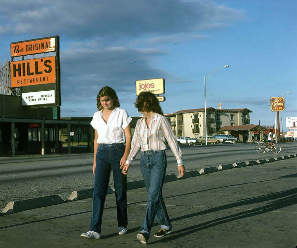 50+ Nostalgic Photos Of Teenage Girls Enjoying At Texas Beaches During The 1980s