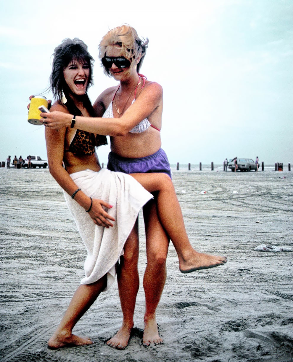 50+ Nostalgic Photos Of Teenage Girls Enjoying At Texas Beaches During The 1980s