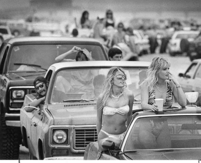 50+ Nostalgic Photos Of Teenage Girls Enjoying At Texas Beaches During The 1980s