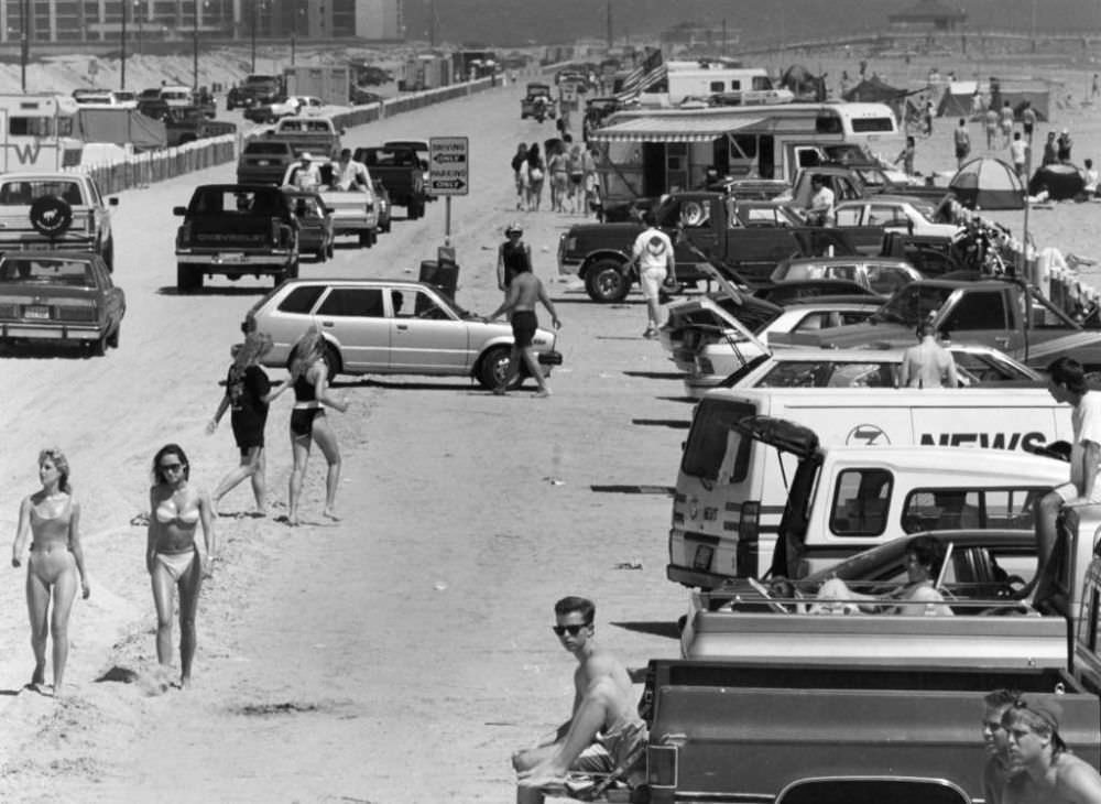 50+ Nostalgic Photos Of Teenage Girls Enjoying At Texas Beaches During The 1980s