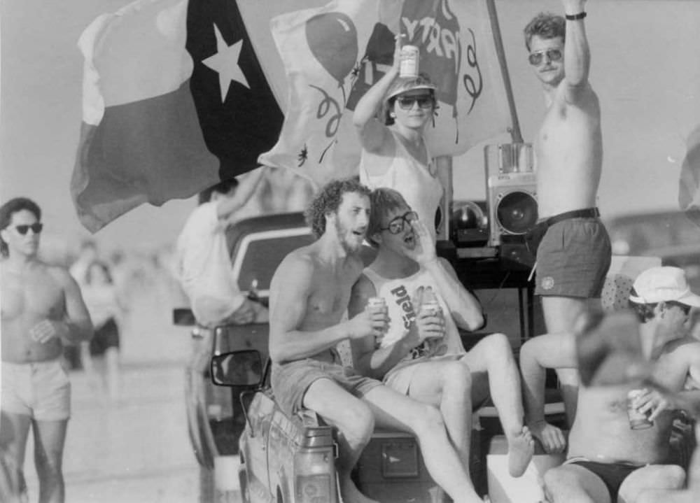 50+ Nostalgic Photos Of Teenage Girls Enjoying At Texas Beaches During The 1980s