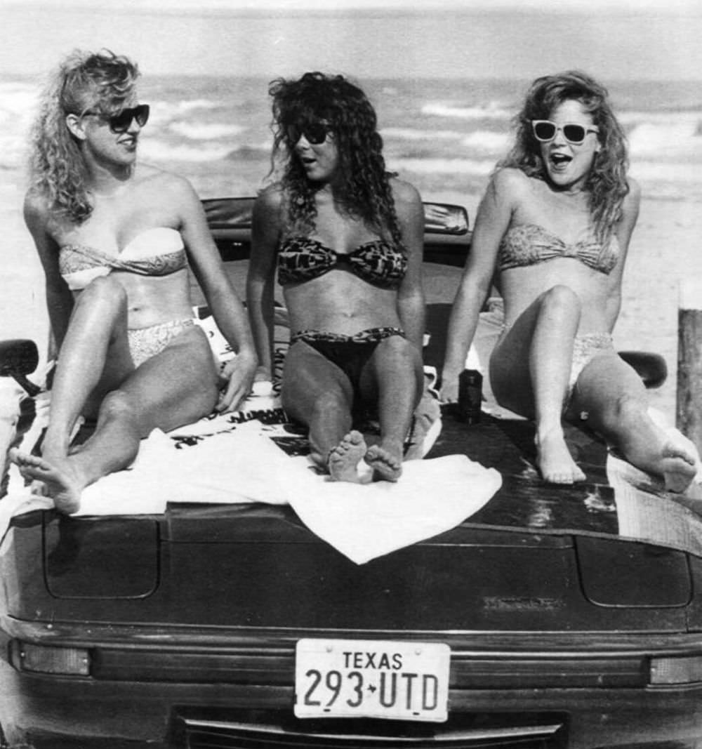 50+ Nostalgic Photos Of Teenage Girls Enjoying At Texas Beaches During The 1980s