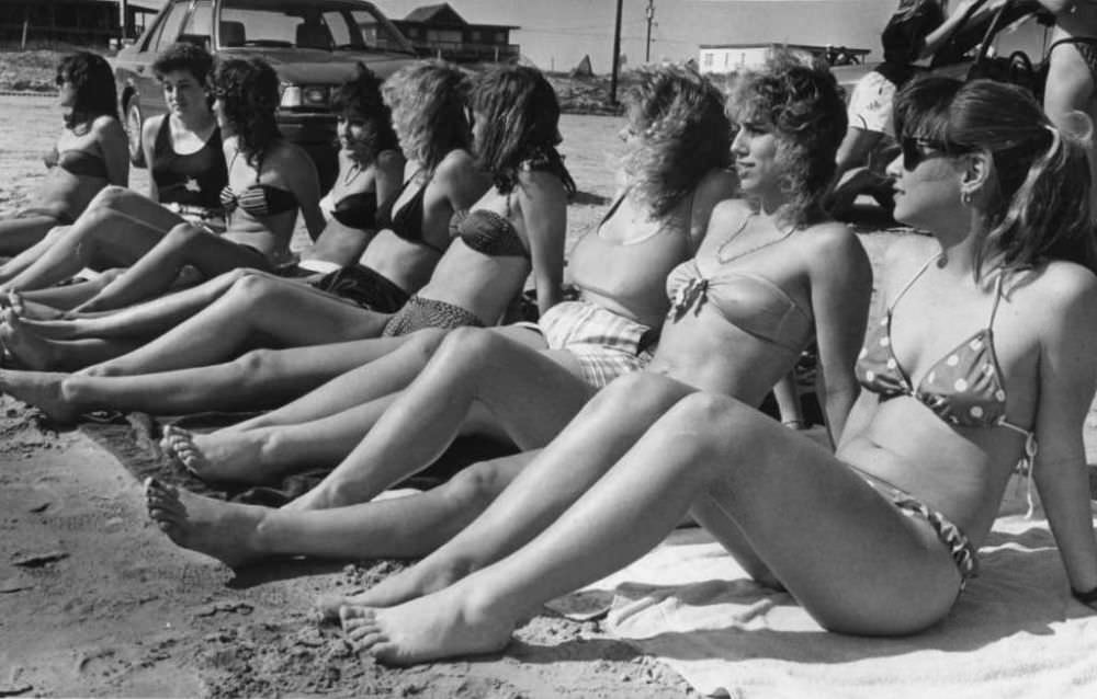 50+ Nostalgic Photos Of Teenage Girls Enjoying At Texas Beaches During The 1980s