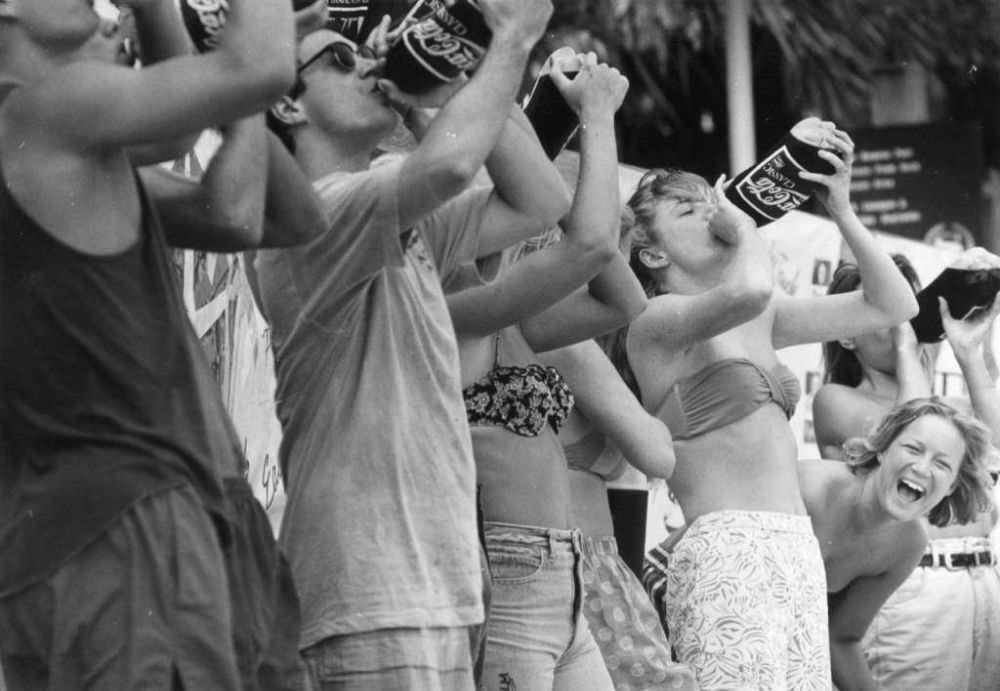 50+ Nostalgic Photos Of Teenage Girls Enjoying At Texas Beaches During The 1980s