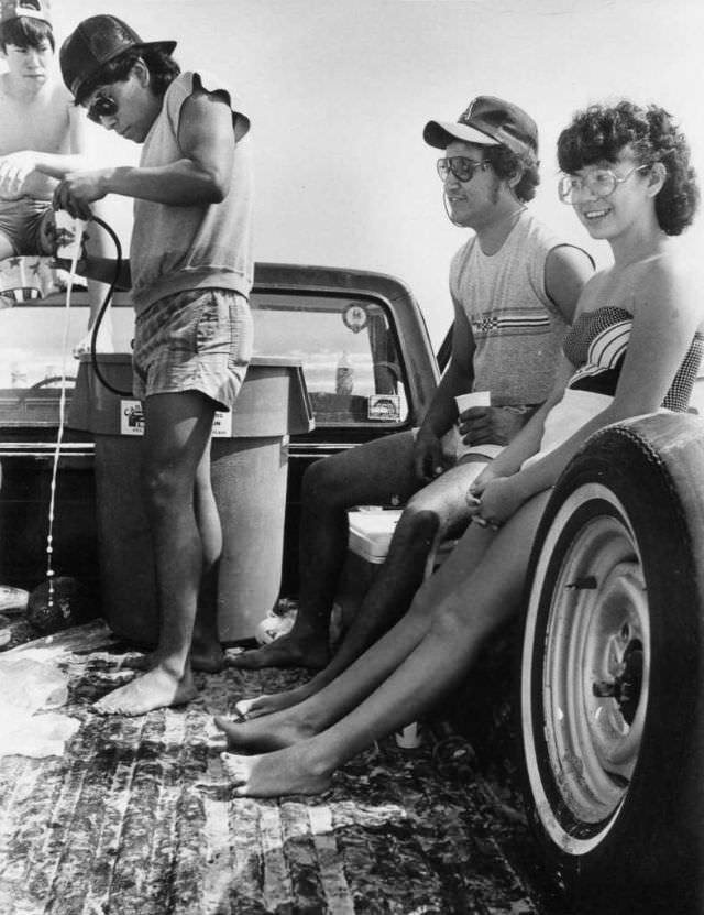 50+ Nostalgic Photos Of Teenage Girls Enjoying At Texas Beaches During The 1980s