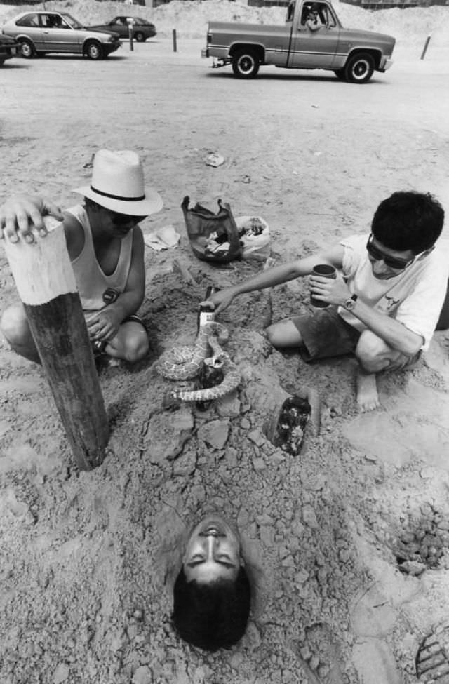 50+ Nostalgic Photos Of Teenage Girls Enjoying At Texas Beaches During The 1980s